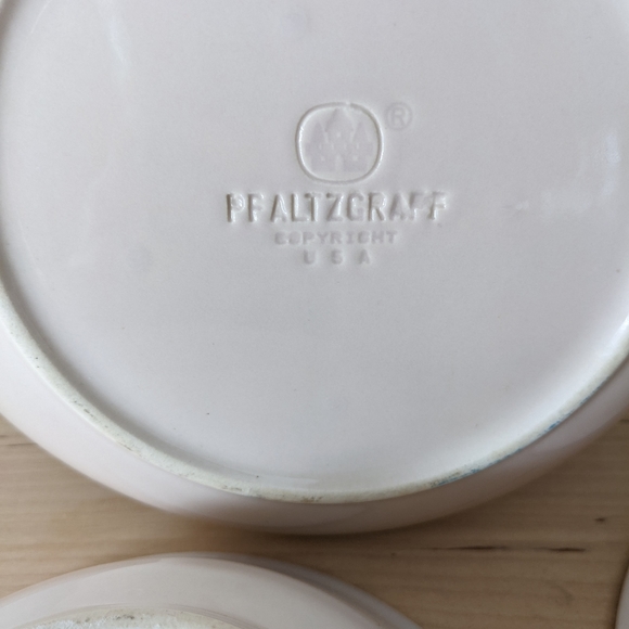 Aura Pink Pfaltzgraff soup bowls and one salad plate - Picture 2 of 12